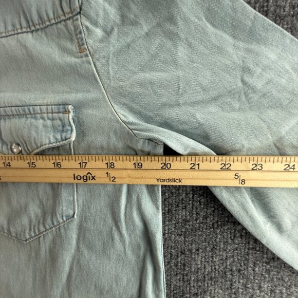 NWT Levi’s Pearl Snap Up Shirt Western Denim Pockets Lightweight Medium Blue - Picture 10 of 15